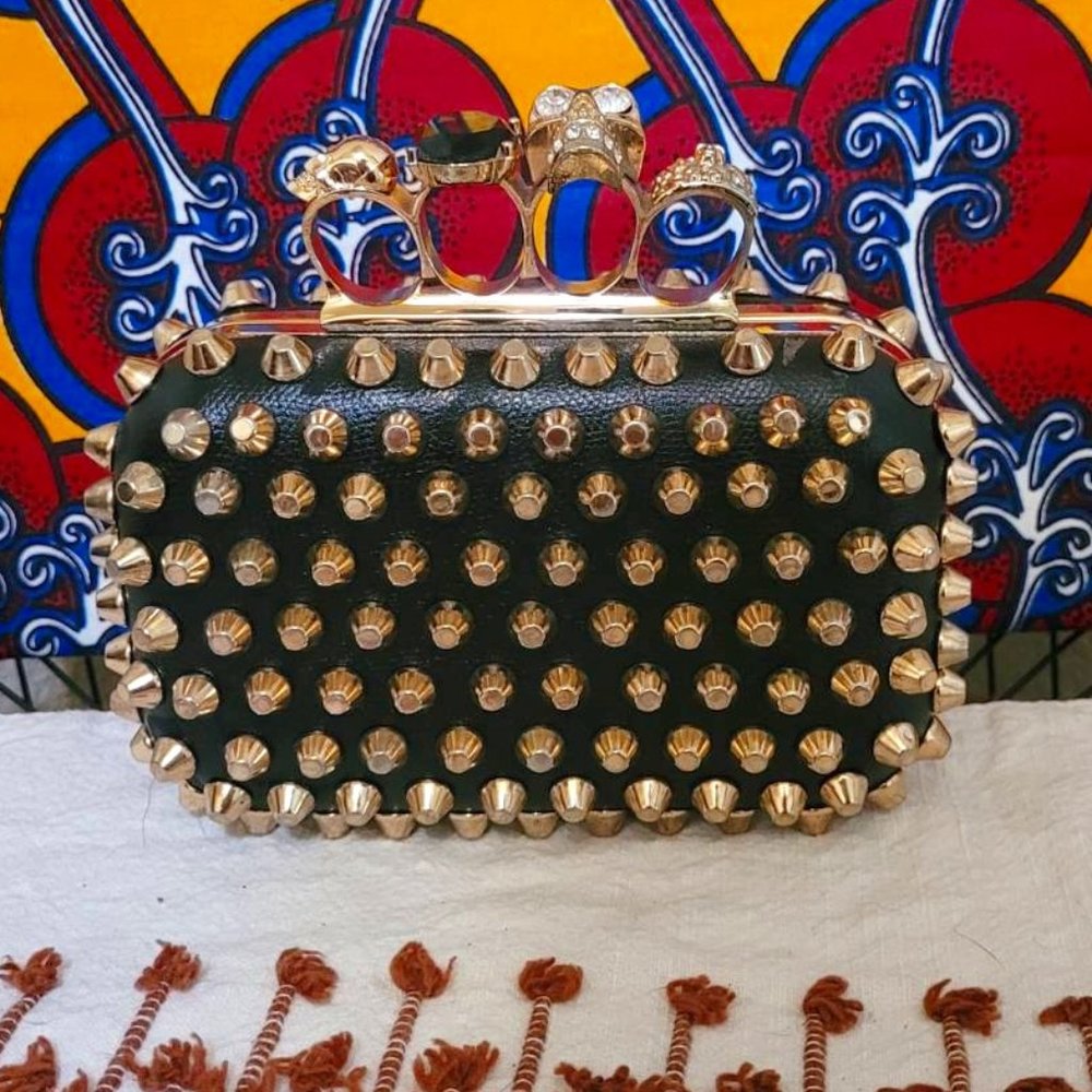 Four Finger Ring Skull Clutch